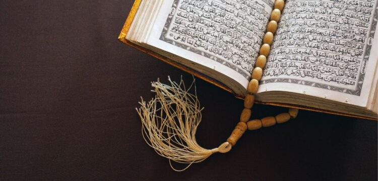 Exploring Islamic Calligraphy: Symbols of Divine Beauty